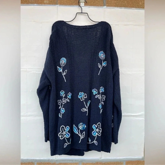 Laura Ashley Navy Blue Cardigan Sweater White Blue Embroidered Flowers Pockets L - Picture 8 of 8